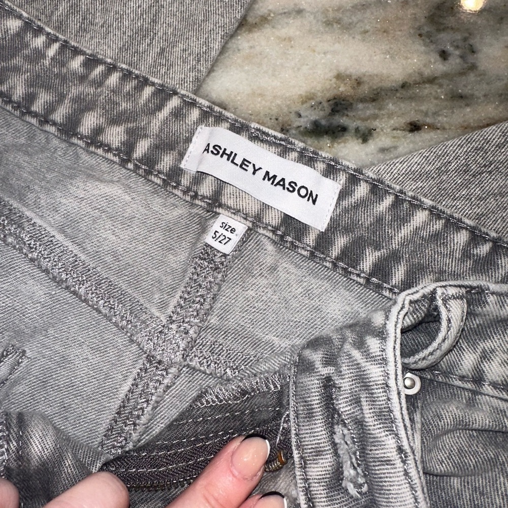EUC Ashley Mason Size 27 or 5 Gray Jeans with Pink Bow Accents Ankle Crop‎ Pant - Picture 9 of 14